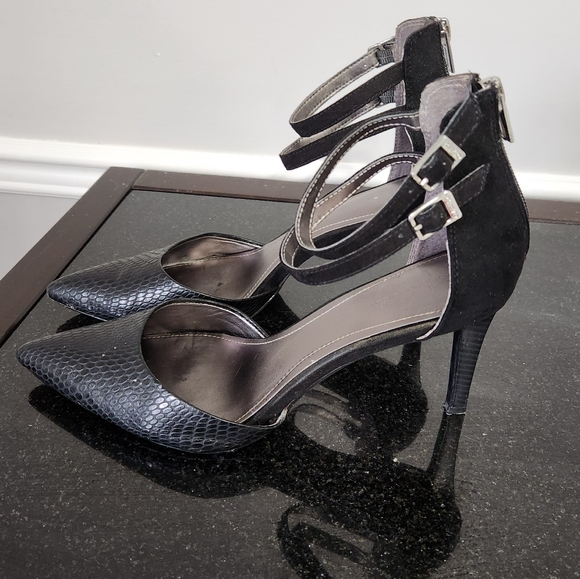 Calvin Klein Heels with Metallic accents - Picture 1 of 3